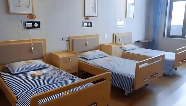 深圳光明新区人才入户电话_演硬汉成名却情路坎坷，8年不敢谈恋爱，遇小10岁的她成宠妻狂魔 遇她成宠妻狂另一方面